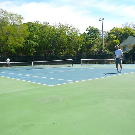 Affordable Two Bedroom Tropical Condo - Private Beach, Pools, Hot Tub St. Petersburg Extérieur photo
