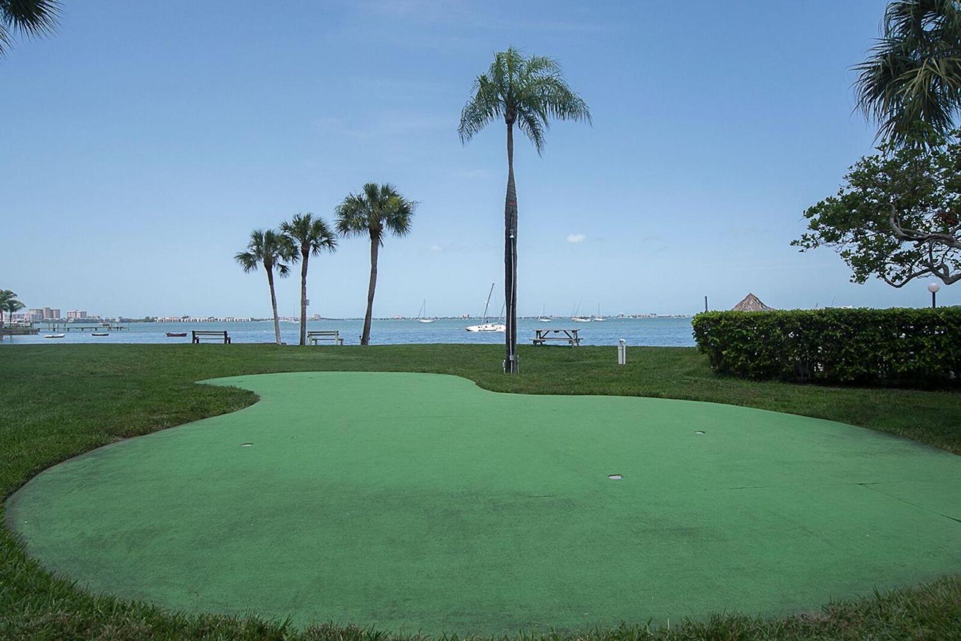 Affordable Two Bedroom Tropical Condo - Private Beach, Pools, Hot Tub St. Petersburg Extérieur photo