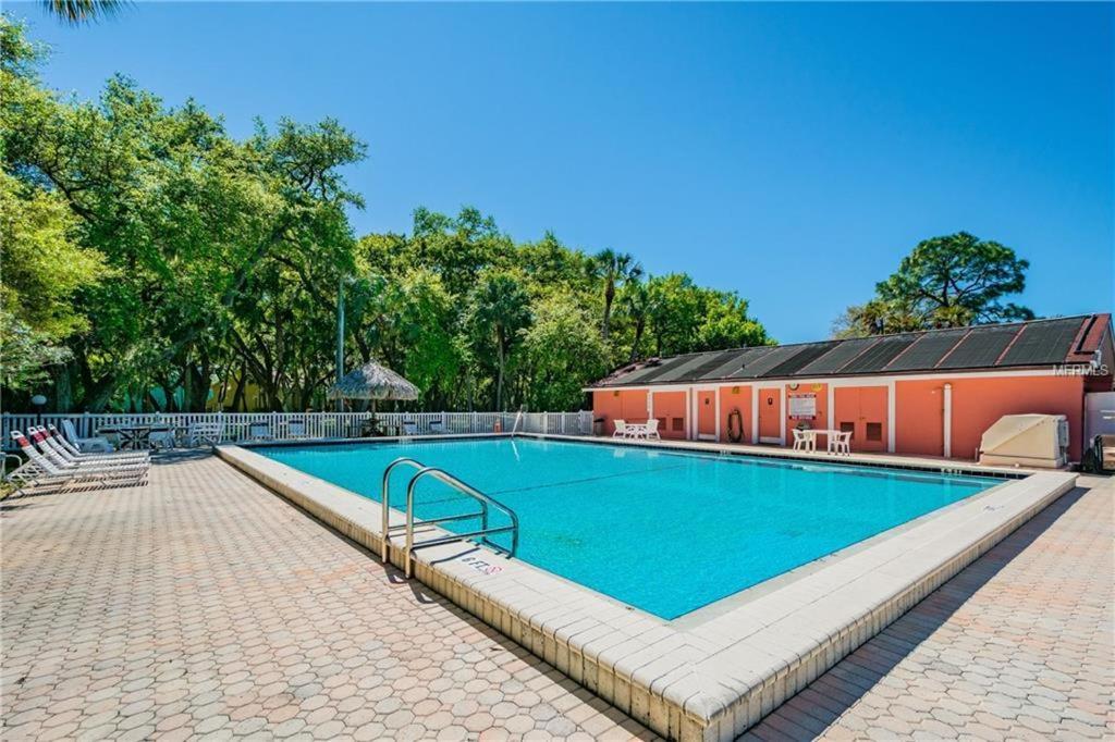 Affordable Two Bedroom Tropical Condo - Private Beach, Pools, Hot Tub St. Petersburg Extérieur photo