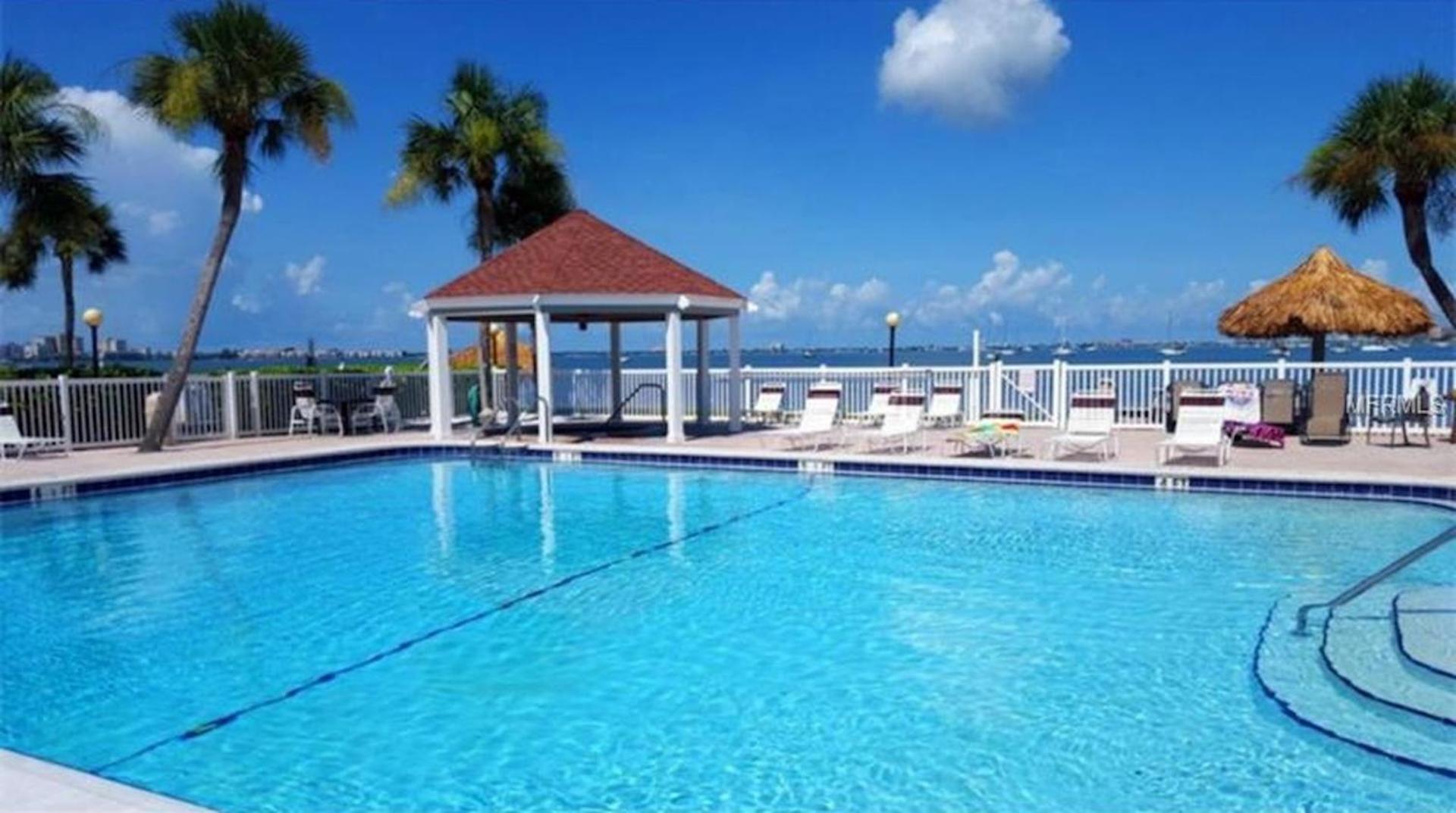 Affordable Two Bedroom Tropical Condo - Private Beach, Pools, Hot Tub St. Petersburg Extérieur photo