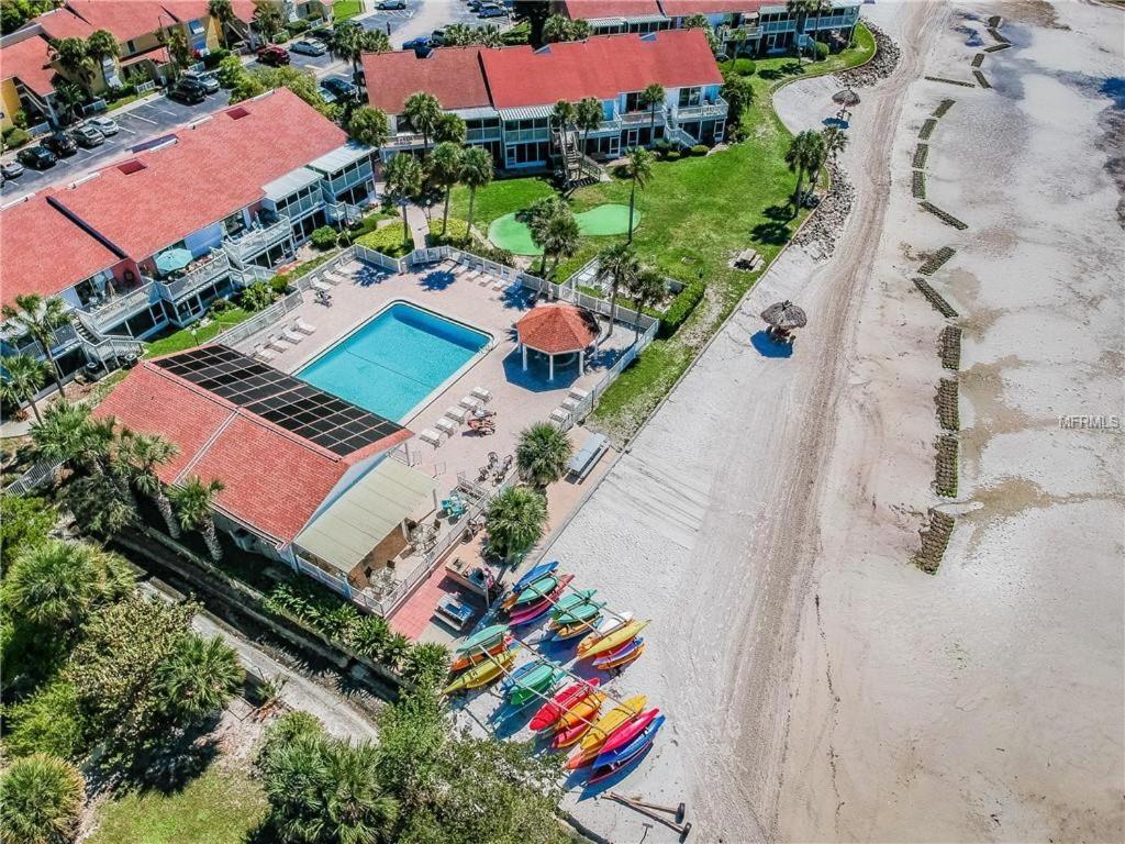 Affordable Two Bedroom Tropical Condo - Private Beach, Pools, Hot Tub St. Petersburg Extérieur photo