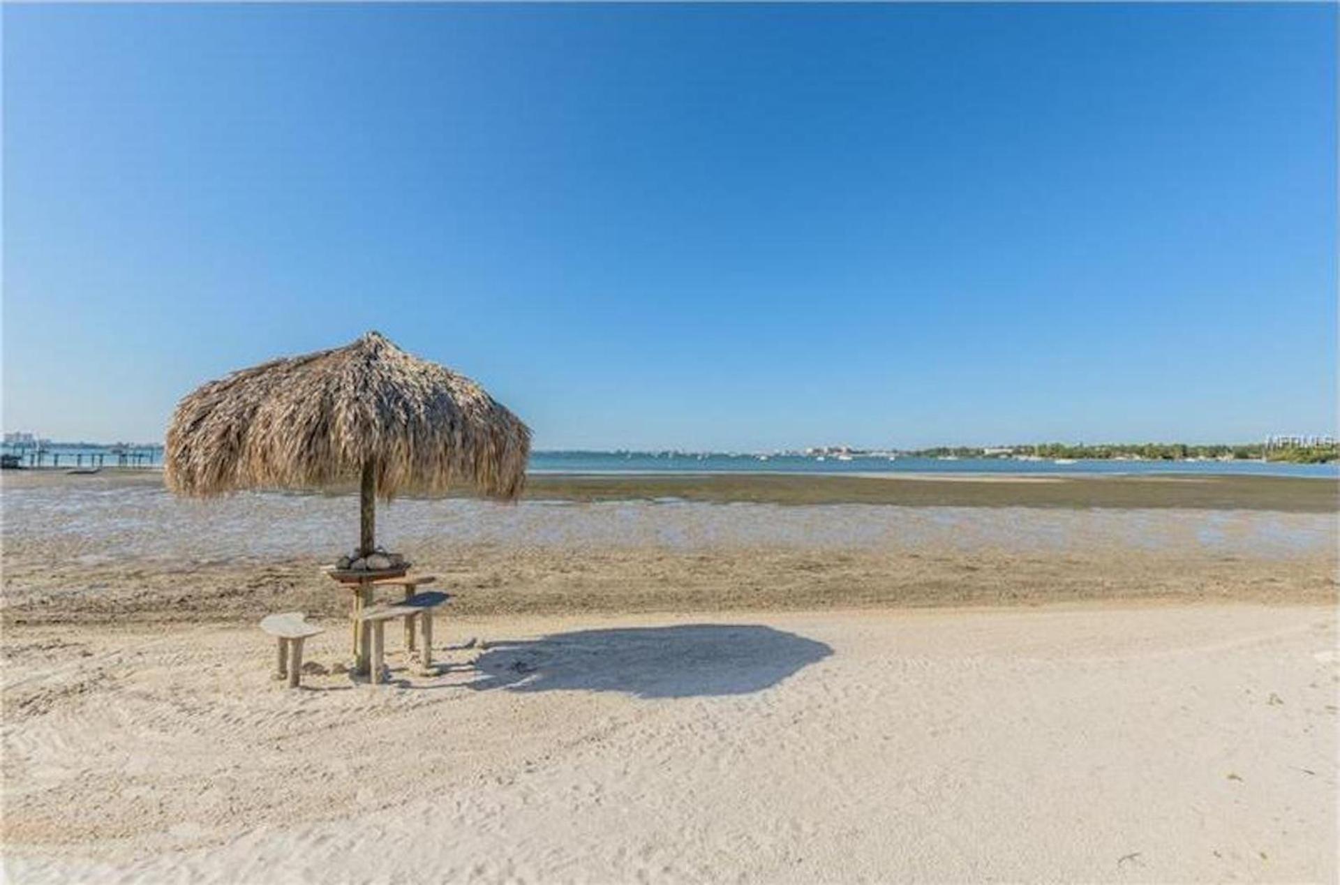 Affordable Two Bedroom Tropical Condo - Private Beach, Pools, Hot Tub St. Petersburg Extérieur photo