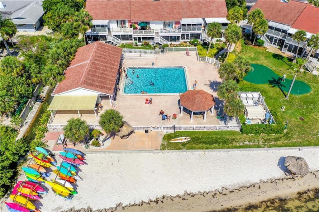 Affordable Two Bedroom Tropical Condo - Private Beach, Pools, Hot Tub St. Petersburg Extérieur photo