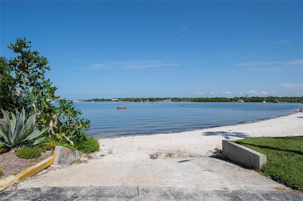 Affordable Two Bedroom Tropical Condo - Private Beach, Pools, Hot Tub St. Petersburg Extérieur photo