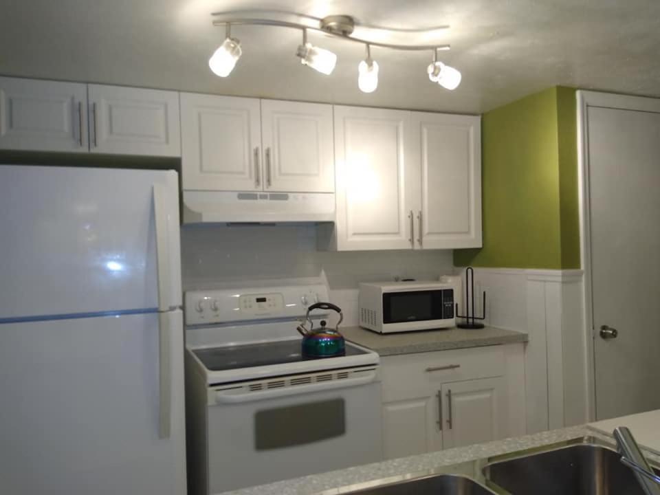 Affordable Two Bedroom Tropical Condo - Private Beach, Pools, Hot Tub St. Petersburg Extérieur photo