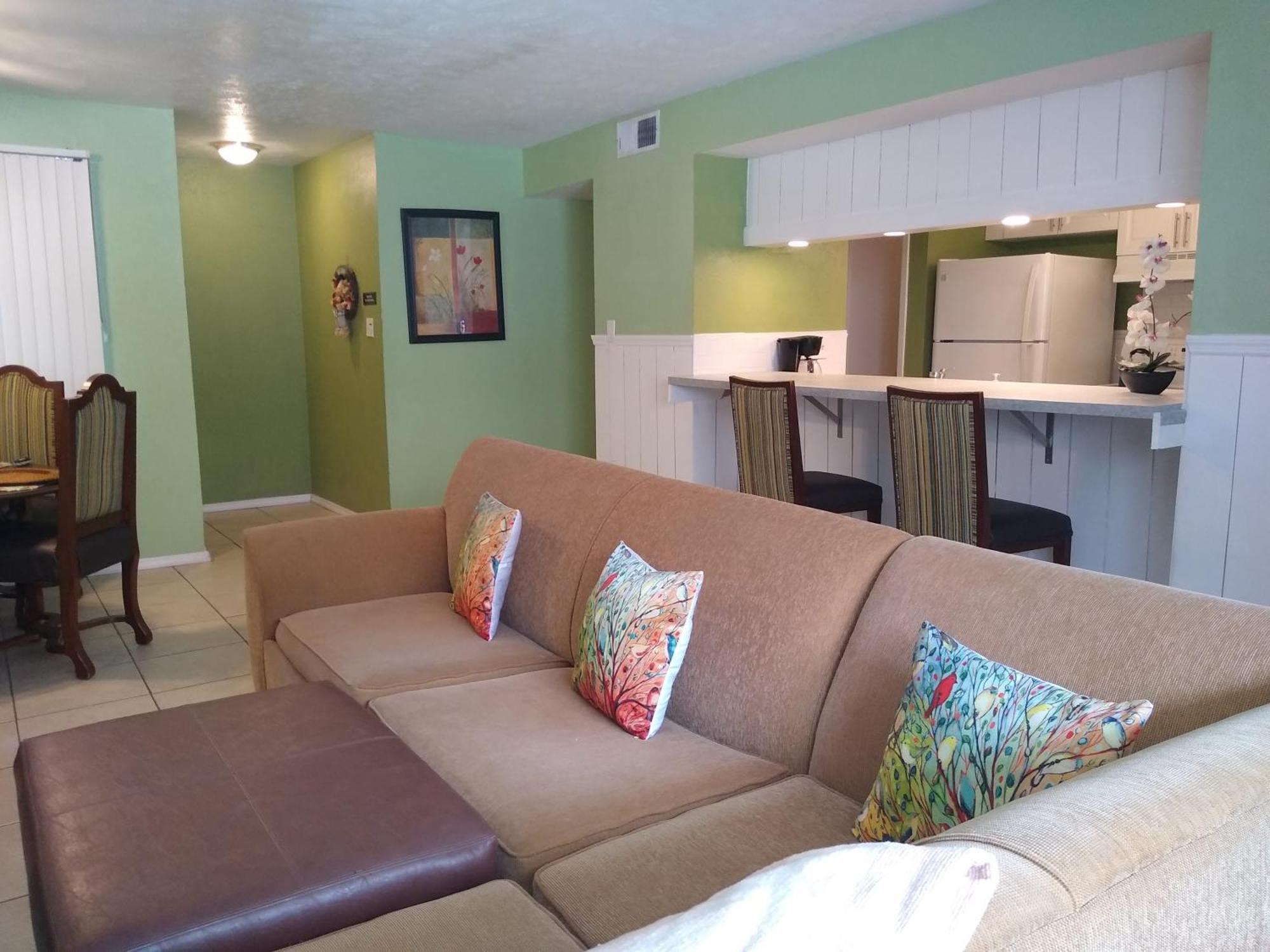 Affordable Two Bedroom Tropical Condo - Private Beach, Pools, Hot Tub St. Petersburg Extérieur photo