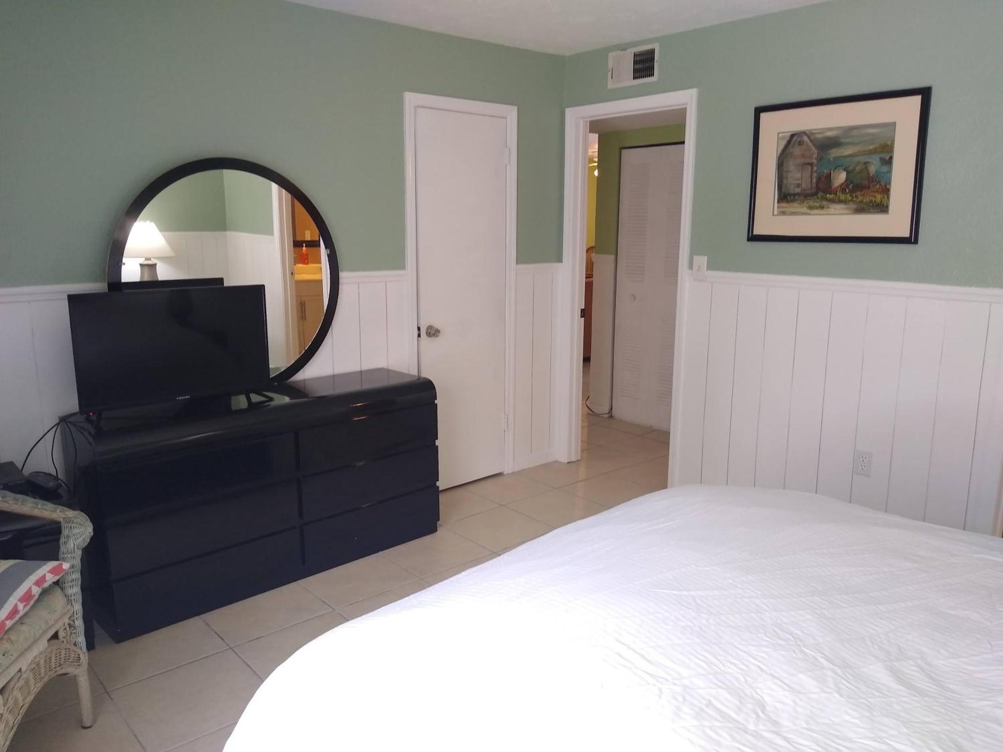 Affordable Two Bedroom Tropical Condo - Private Beach, Pools, Hot Tub St. Petersburg Extérieur photo