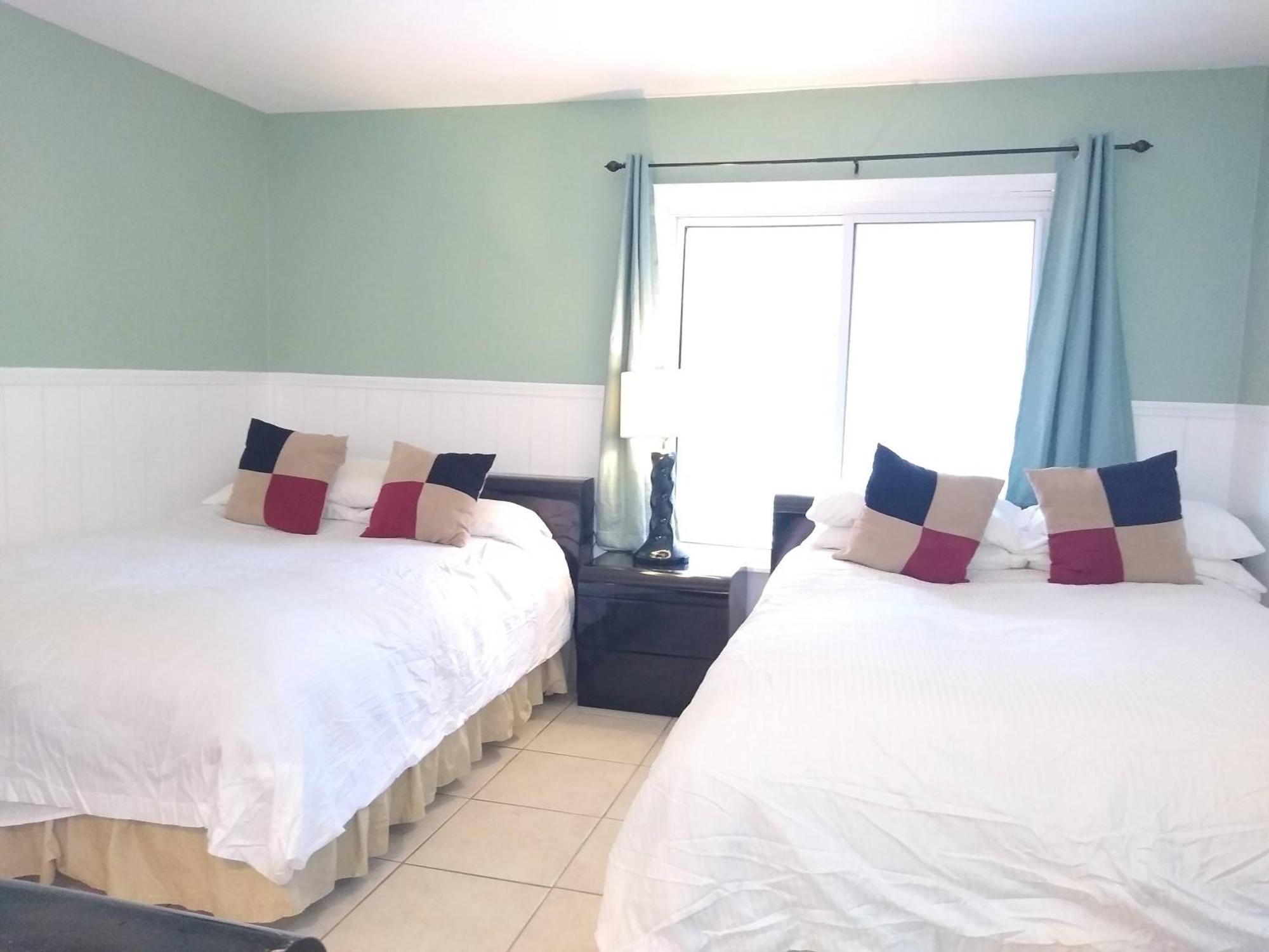 Affordable Two Bedroom Tropical Condo - Private Beach, Pools, Hot Tub St. Petersburg Extérieur photo