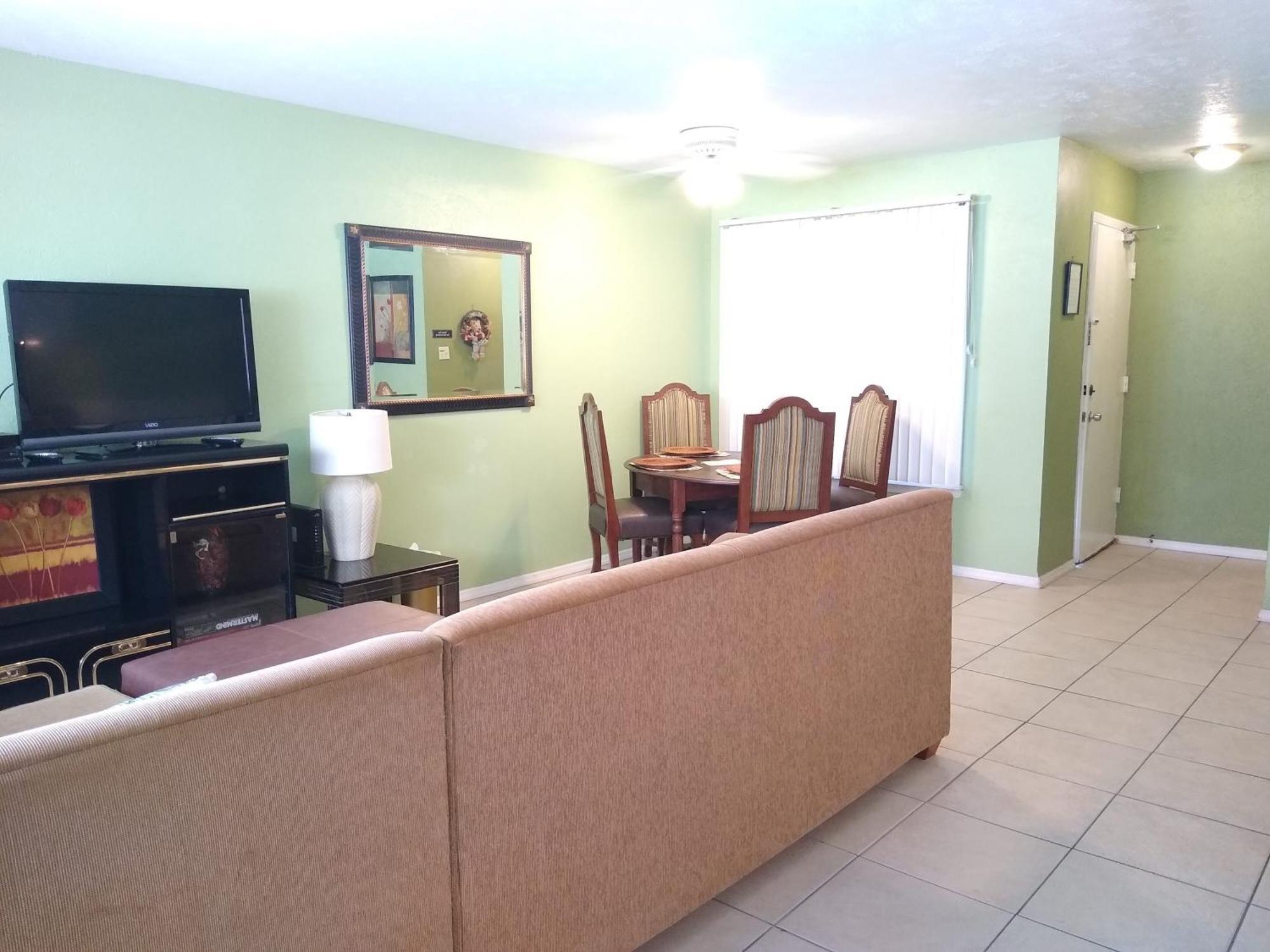 Affordable Two Bedroom Tropical Condo - Private Beach, Pools, Hot Tub St. Petersburg Extérieur photo